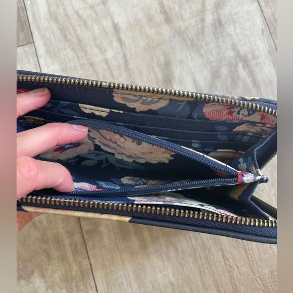 Cath Kidston Navy floral wallet - Picture 5 of 7